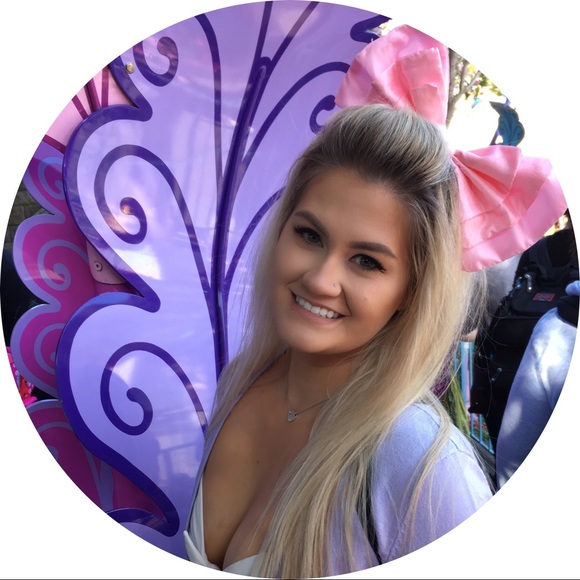 Meet your Posher, Caroline - Picture 1 of 1